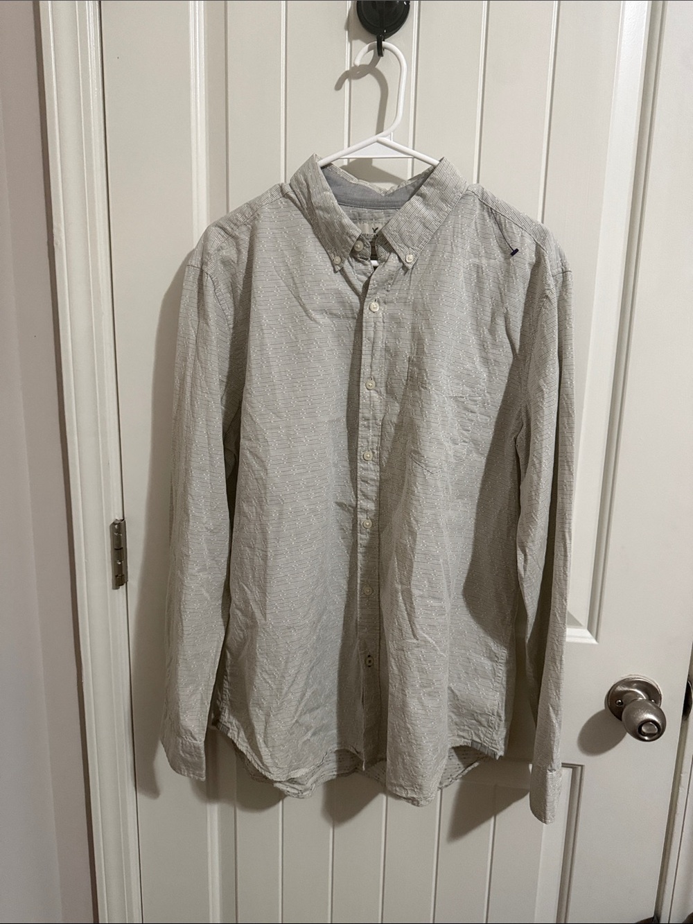 Men’s American Eagle Outfitters Light Gray Button-Down Shirt